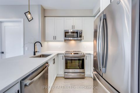 Photo 9 at 205 - 128 GROVEWOOD Common, GO Glenorchy, Oakville