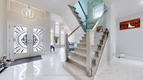 Photo 2 at 31 Chalone Crescent, Sonoma Heights, Vaughan