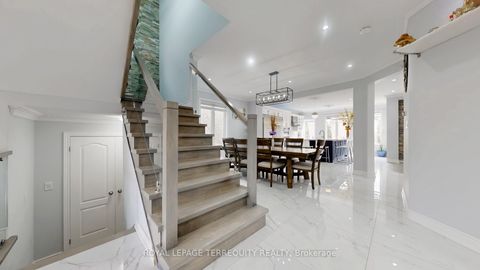 Photo 3 at 31 Chalone Crescent, Sonoma Heights, Vaughan