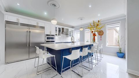 Photo 9 at 31 Chalone Crescent, Sonoma Heights, Vaughan