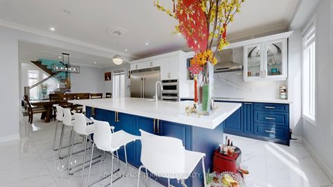 Photo 10 at 31 Chalone Crescent, Sonoma Heights, Vaughan