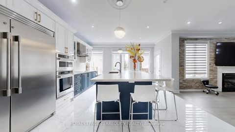 Photo 15 at 31 Chalone Crescent, Sonoma Heights, Vaughan