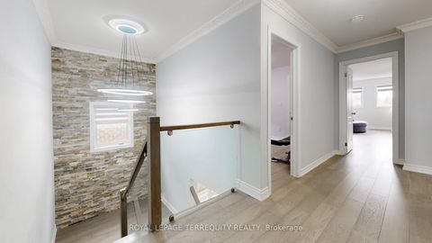 Photo 16 at 31 Chalone Crescent, Sonoma Heights, Vaughan