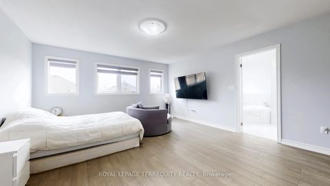 Photo 18 at 31 Chalone Crescent, Sonoma Heights, Vaughan