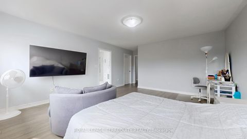 Photo 19 at 31 Chalone Crescent, Sonoma Heights, Vaughan
