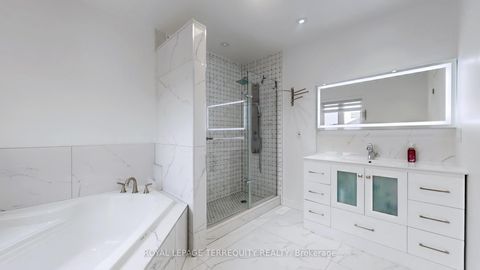 Photo 20 at 31 Chalone Crescent, Sonoma Heights, Vaughan