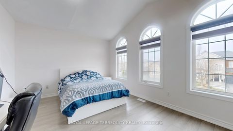 Photo 22 at 31 Chalone Crescent, Sonoma Heights, Vaughan