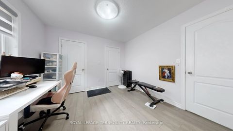 Photo 25 at 31 Chalone Crescent, Sonoma Heights, Vaughan