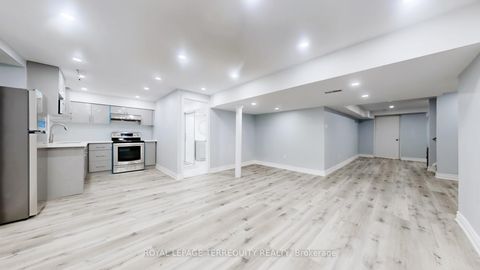 Photo 28 at 31 Chalone Crescent, Sonoma Heights, Vaughan