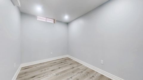 Photo 32 at 31 Chalone Crescent, Sonoma Heights, Vaughan