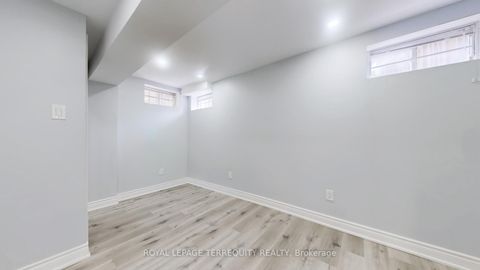 Photo 33 at 31 Chalone Crescent, Sonoma Heights, Vaughan