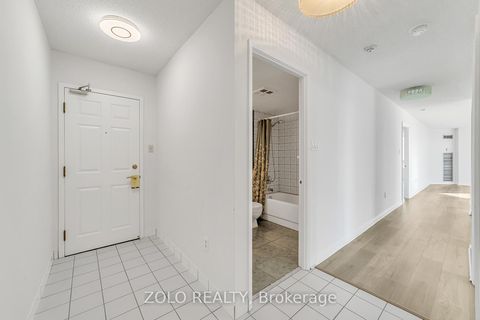 Photo 3 at 819 - 309 Major Mackenzie Drive E, Harding, Richmond Hill