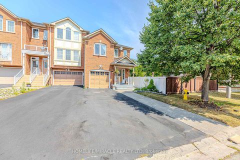 Photo 1 at 14 Jarrett Court, Maple, Vaughan