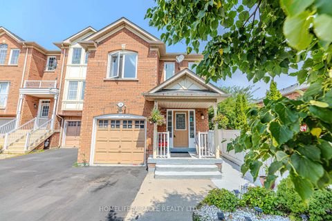 Photo 2 at 14 Jarrett Court, Maple, Vaughan