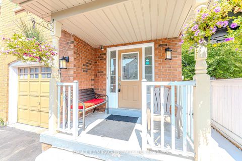 Photo 4 at 14 Jarrett Court, Maple, Vaughan