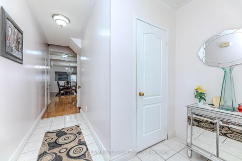 Photo 6 at 14 Jarrett Court, Maple, Vaughan