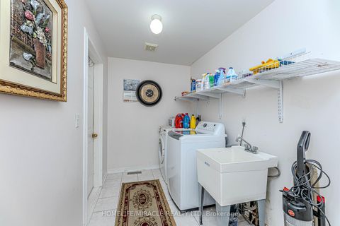 Photo 9 at 14 Jarrett Court, Maple, Vaughan