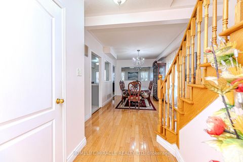 Photo 10 at 14 Jarrett Court, Maple, Vaughan