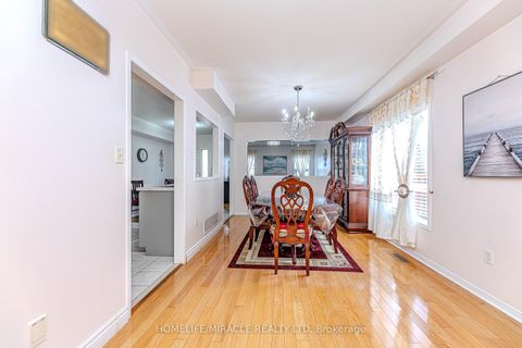 Photo 11 at 14 Jarrett Court, Maple, Vaughan