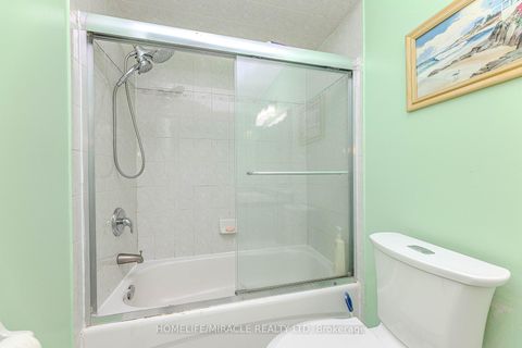 Photo 32 at 14 Jarrett Court, Maple, Vaughan