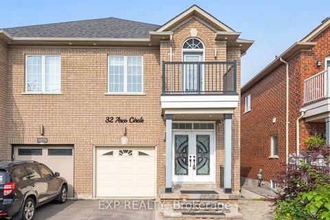 Photo 1 at 32 Arco Circle, Maple, Vaughan