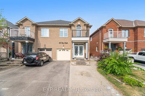 Photo 2 at 32 Arco Circle, Maple, Vaughan