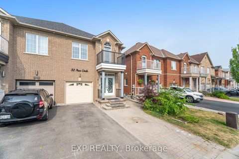 Photo 3 at 32 Arco Circle, Maple, Vaughan