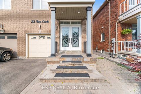 Photo 4 at 32 Arco Circle, Maple, Vaughan