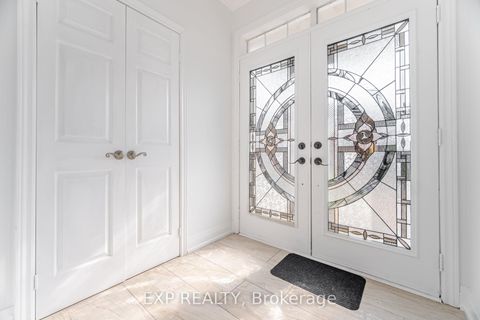 Photo 5 at 32 Arco Circle, Maple, Vaughan