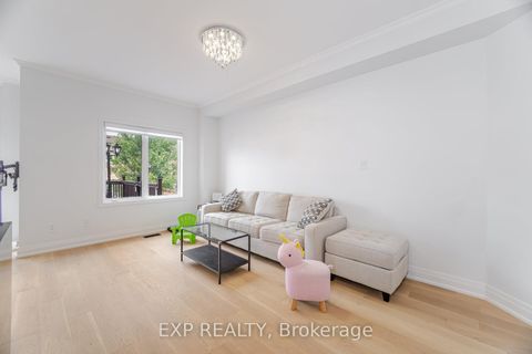 Photo 8 at 32 Arco Circle, Maple, Vaughan