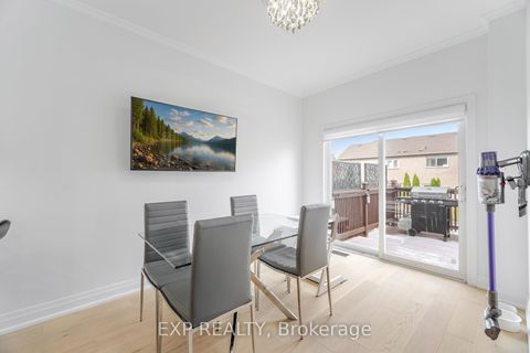 Photo 10 at 32 Arco Circle, Maple, Vaughan