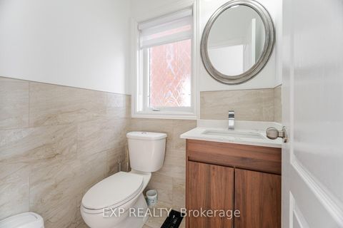 Photo 15 at 32 Arco Circle, Maple, Vaughan
