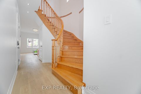 Photo 16 at 32 Arco Circle, Maple, Vaughan