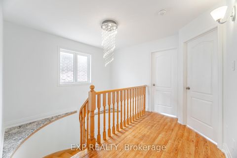 Photo 17 at 32 Arco Circle, Maple, Vaughan