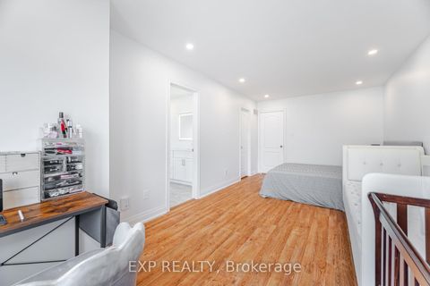 Photo 19 at 32 Arco Circle, Maple, Vaughan