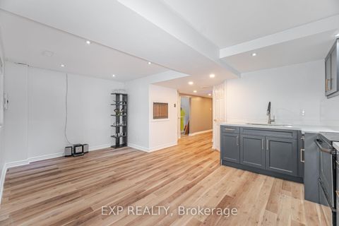 Photo 32 at 32 Arco Circle, Maple, Vaughan