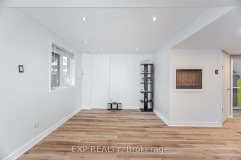 Photo 33 at 32 Arco Circle, Maple, Vaughan