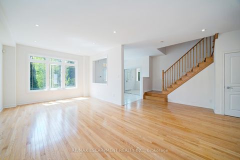 Photo 3 at 6 Weekes Avenue, Oak Ridges, Richmond Hill