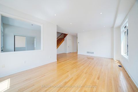 Photo 4 at 6 Weekes Avenue, Oak Ridges, Richmond Hill