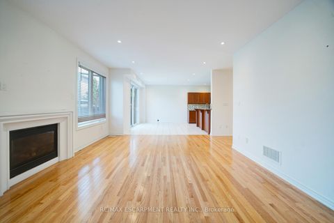 Photo 7 at 6 Weekes Avenue, Oak Ridges, Richmond Hill
