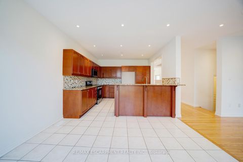 Photo 13 at 6 Weekes Avenue, Oak Ridges, Richmond Hill