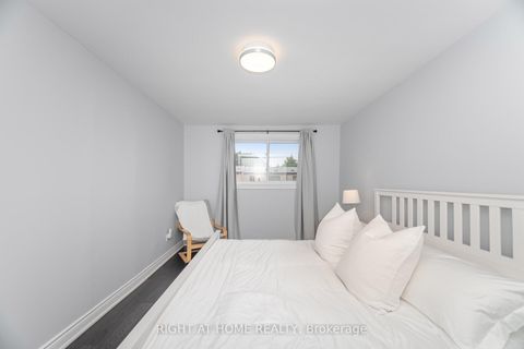 Photo 22 at 20 - 1520 Sixth Line, CP College Park, Oakville