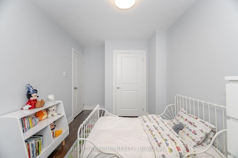 Photo 24 at 20 - 1520 Sixth Line, CP College Park, Oakville