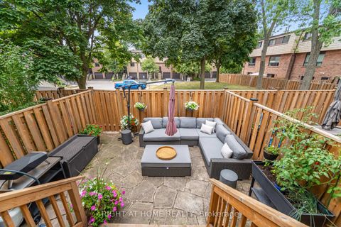 Photo 37 at 20 - 1520 Sixth Line, CP College Park, Oakville