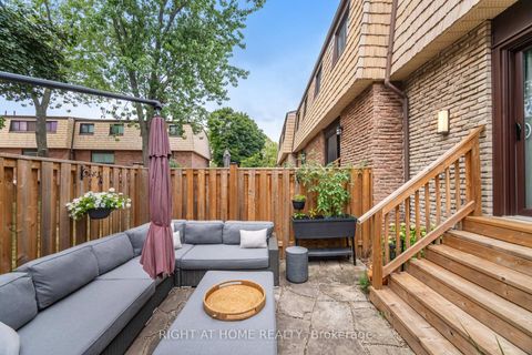 Photo 38 at 20 - 1520 Sixth Line, CP College Park, Oakville
