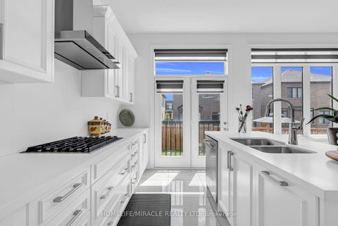 Photo 18 at 9 Galen Crescent, Kleinburg, Vaughan