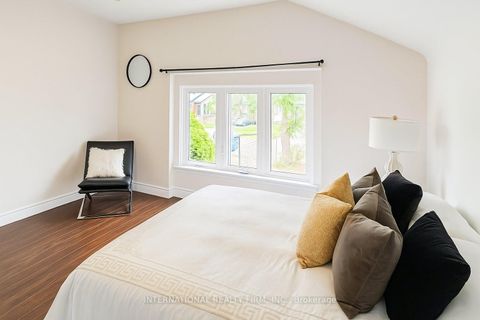Photo 10 at 9 Benshire Drive, Woburn, Toronto