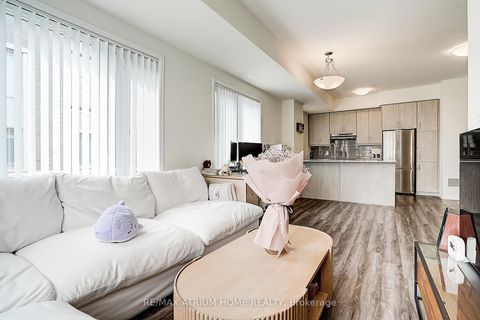Photo 13 at 14 - 11 Honeycrisp Crescent, Vaughan Corporate Centre, Vaughan