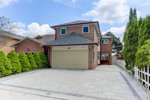 Photo 2 at 125 Green Bush Crescent, Yorkhill, Vaughan