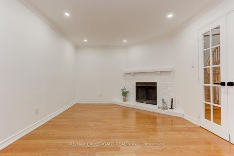 Photo 7 at 125 Green Bush Crescent, Yorkhill, Vaughan